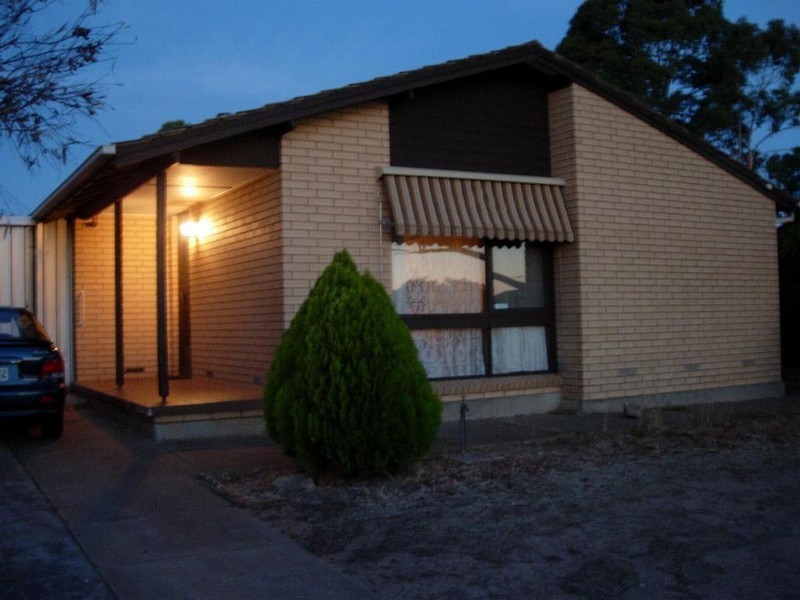8 Lindsay Drive, Morphett Vale SA 5162