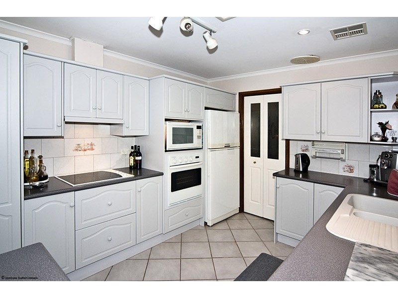 1 Clyde Court, Christie Downs SA 5164