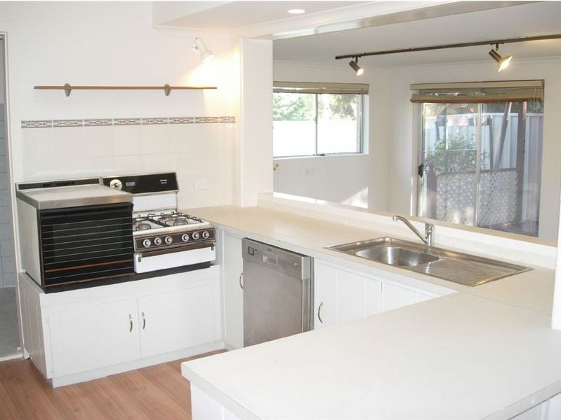 14 Beverley Street, Morphett Vale SA 5162