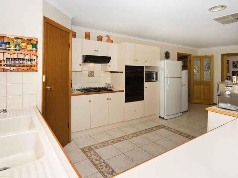 19 Hazeltine Drive, Seaford Rise SA 5169