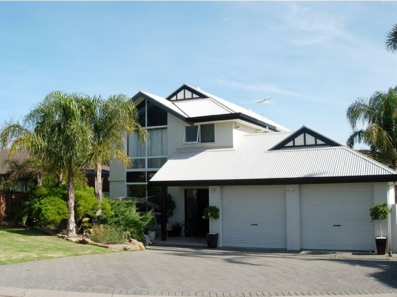 4 The Glade, Woodcroft SA 5162