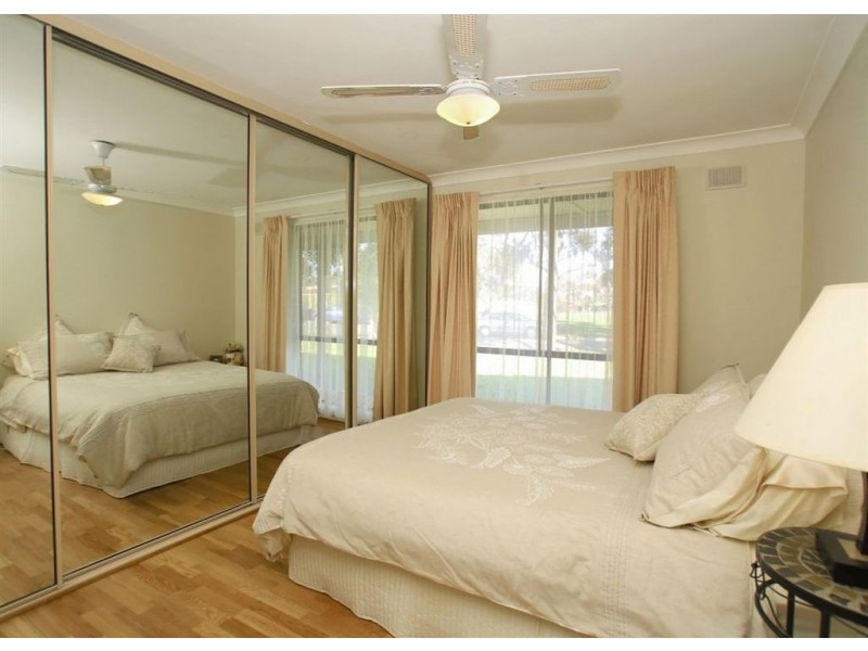 17 Yates Crescent, Morphett Vale SA 5162