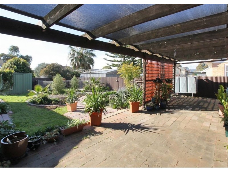 17 Yates Crescent, Morphett Vale SA 5162