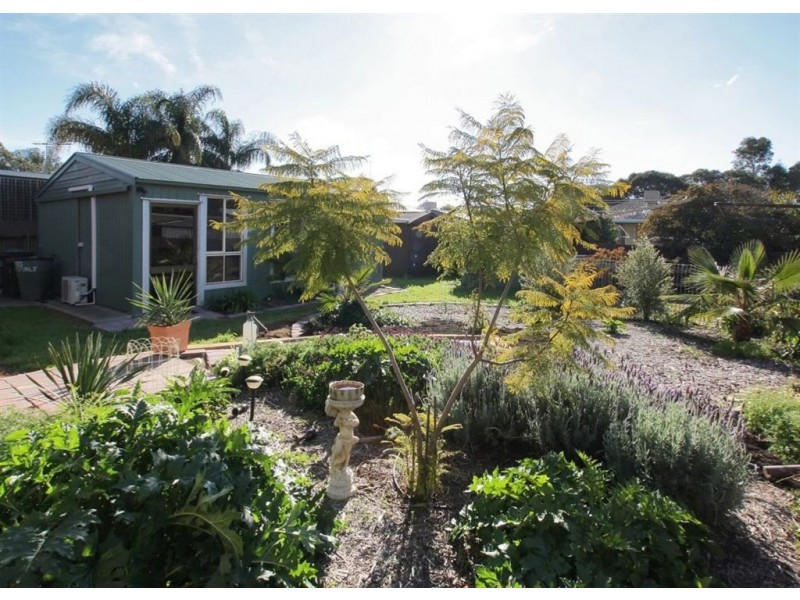 17 Yates Crescent, Morphett Vale SA 5162