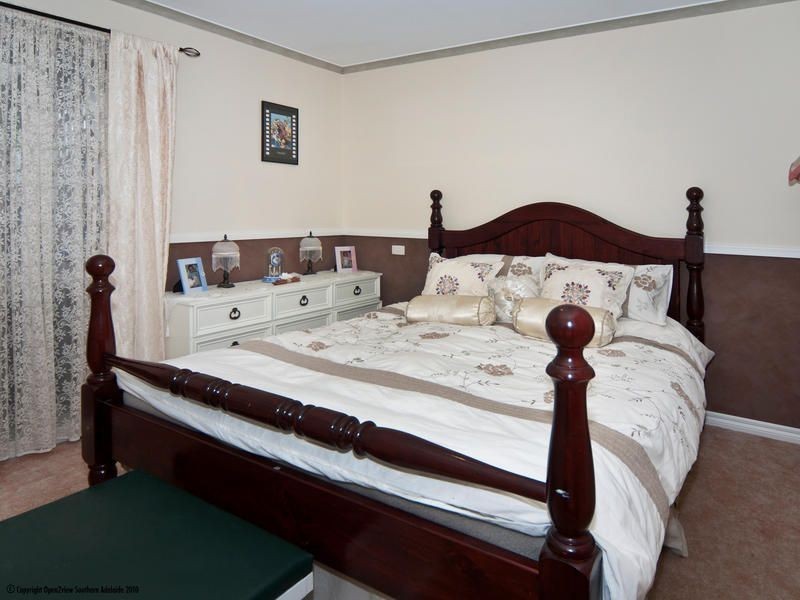 24 Greenloop Crescent, Huntfield Heights SA 5163