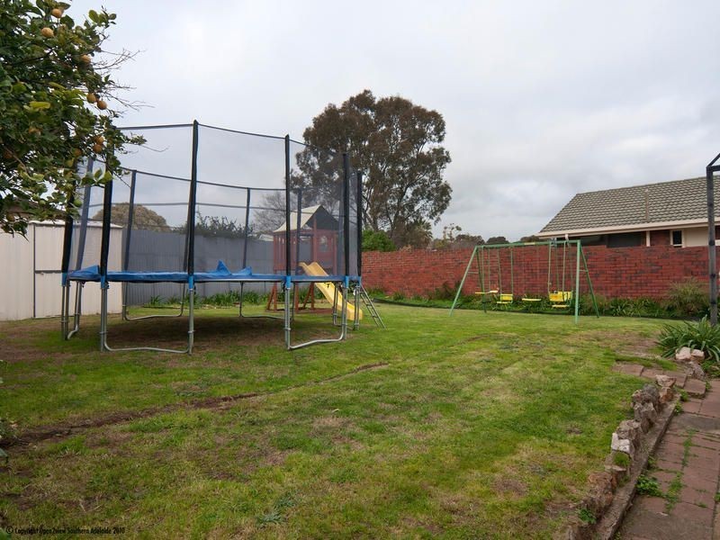 24 Greenloop Crescent, Huntfield Heights SA 5163