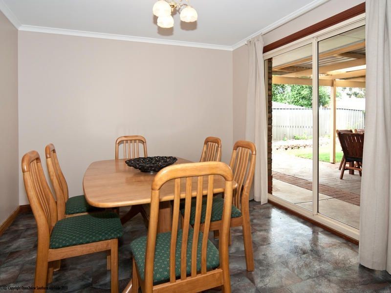 18 Moncur Street, Woodcroft SA 5162