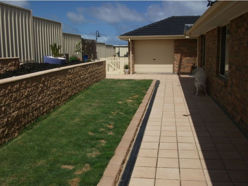 9 Yeltana Avenue, Huntfield Heights SA 5163