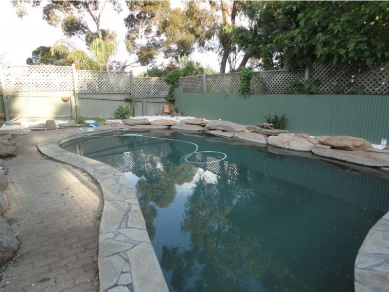 8 Richard Avenue, Hackham SA 5163