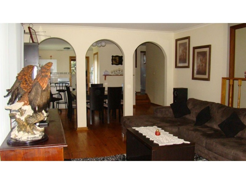 8 Richard Avenue, Hackham SA 5163