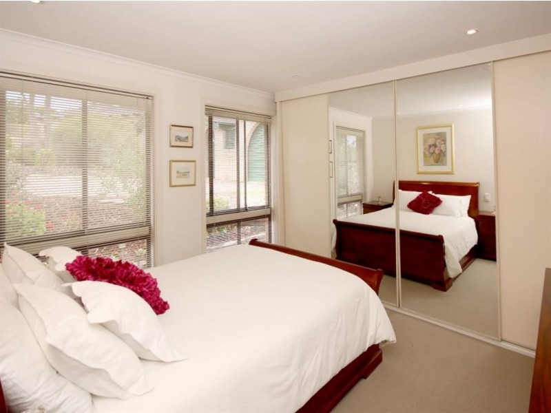 3 Falcon Court, Hallett Cove SA 5158