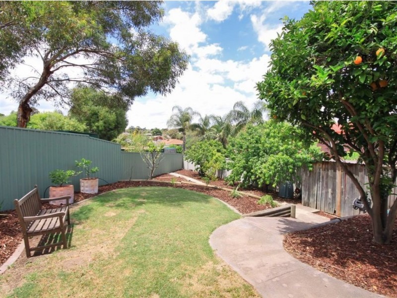 3 Falcon Court, Hallett Cove SA 5158