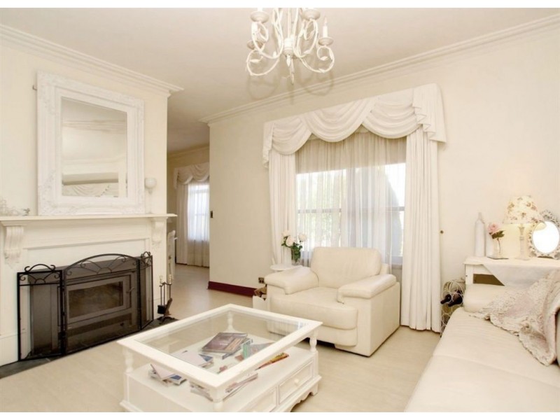 1 Highfield Drive, Aberfoyle Park SA 5159