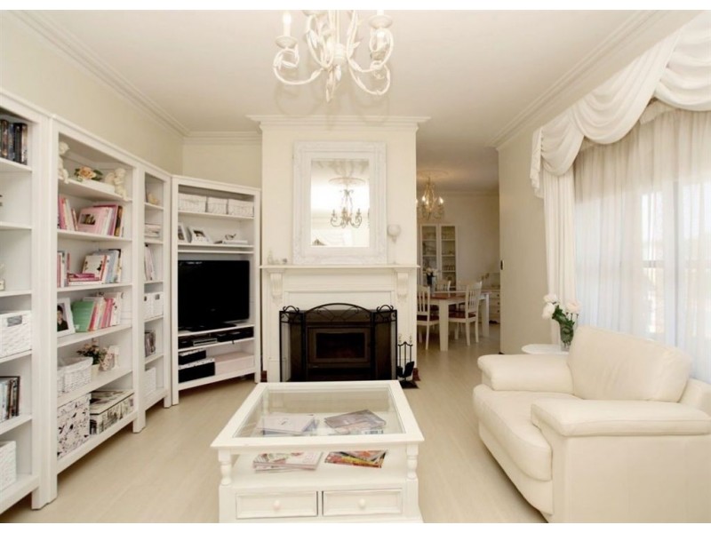 1 Highfield Drive, Aberfoyle Park SA 5159