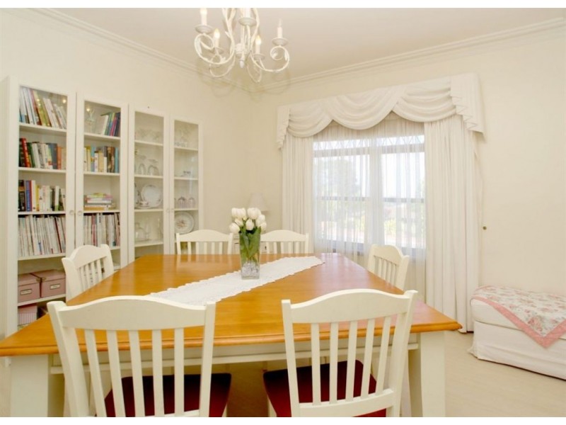 1 Highfield Drive, Aberfoyle Park SA 5159