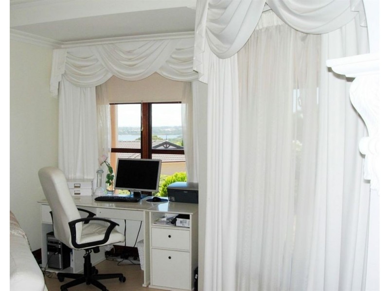 1 Highfield Drive, Aberfoyle Park SA 5159