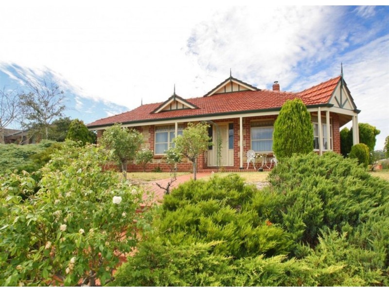 1 Highfield Drive, Aberfoyle Park SA 5159