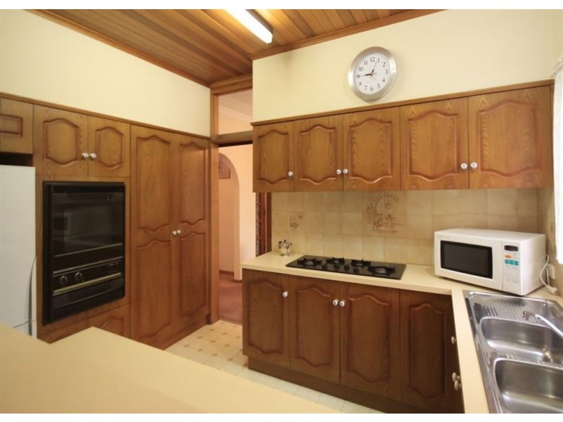 25 Pine Drive, Aberfoyle Park SA 5159