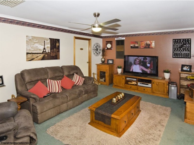 16 Scottsglade Road, Christie Downs SA 5164