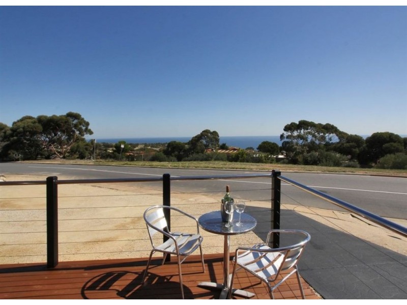 2 Minnipa Drive, Hallett Cove SA 5158