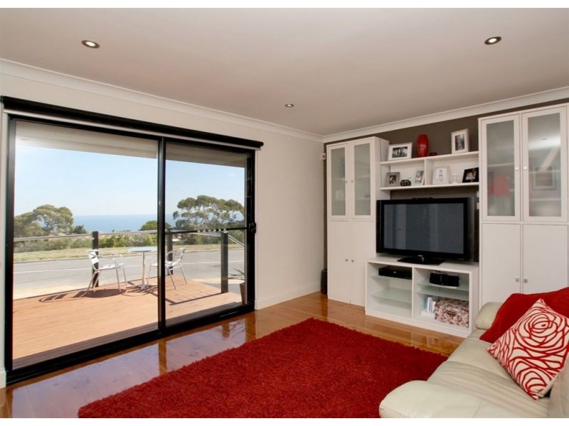 2 Minnipa Drive, Hallett Cove SA 5158