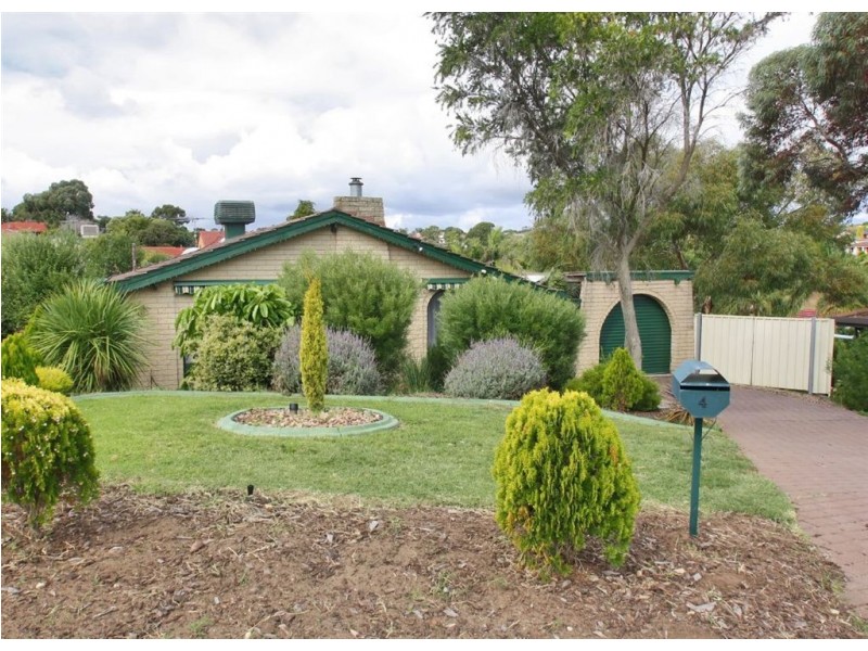 4 Falcon Court, Hallett Cove SA 5158
