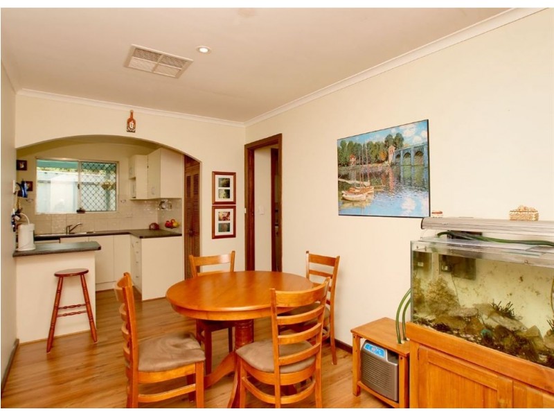 4 Falcon Court, Hallett Cove SA 5158
