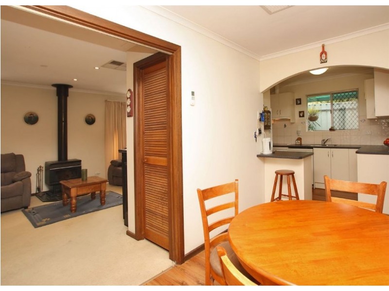 4 Falcon Court, Hallett Cove SA 5158