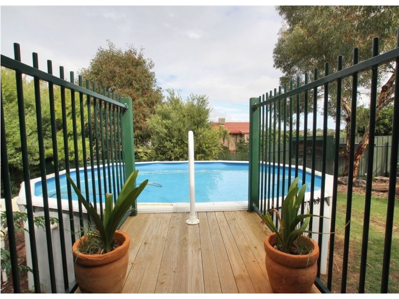 4 Falcon Court, Hallett Cove SA 5158
