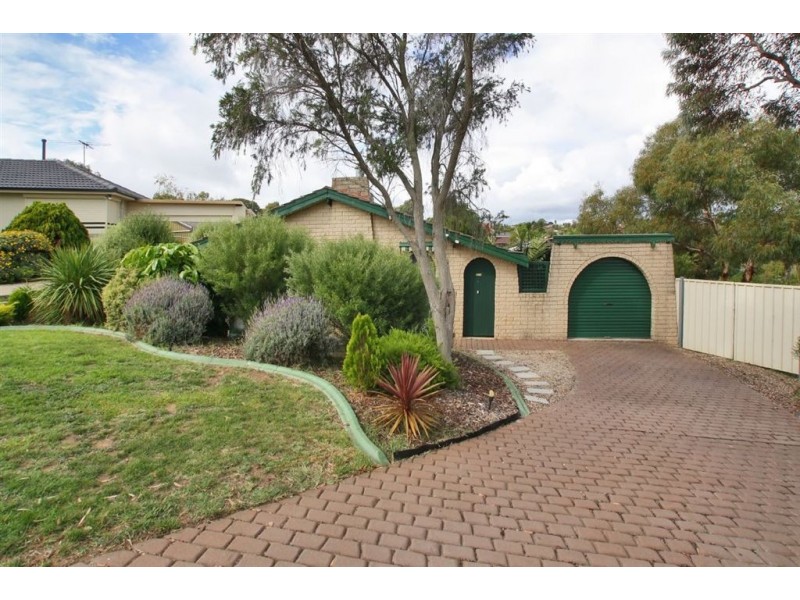 4 Falcon Court, Hallett Cove SA 5158