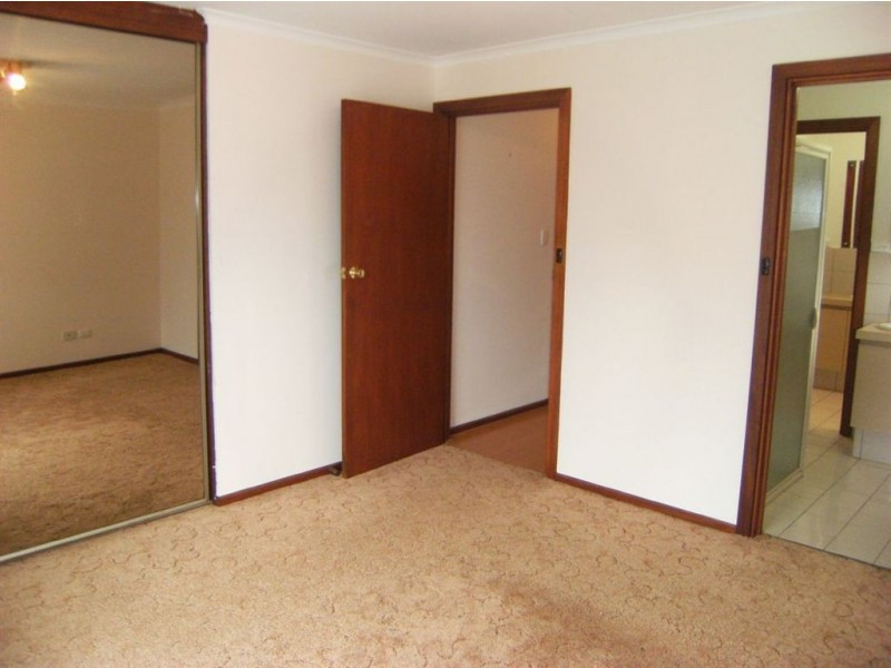 28 Trelawney Crescent, Huntfield Heights SA 5163
