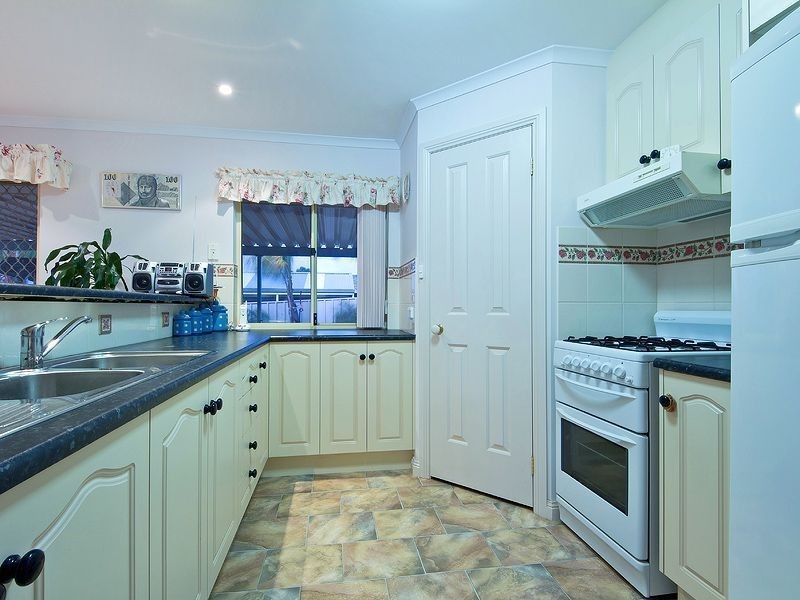 12 Paignton Close, Moana SA 5169