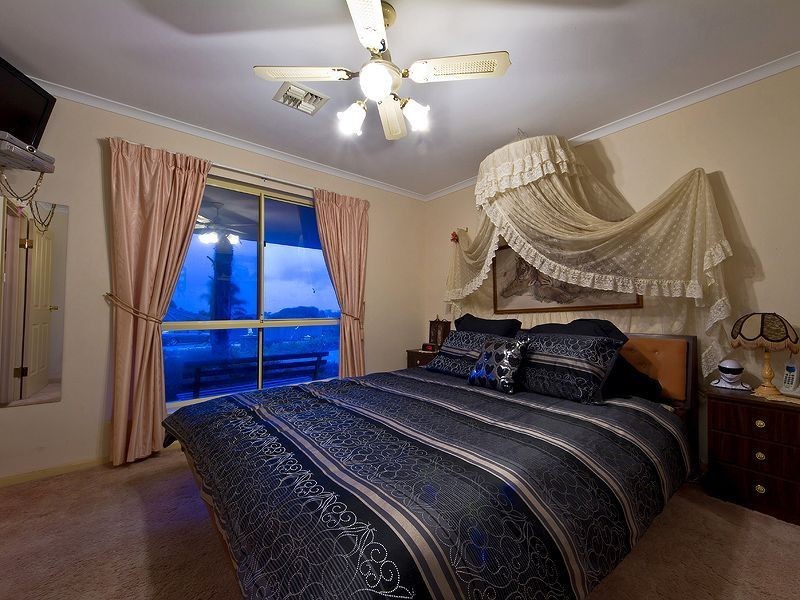 10 Paignton Close, Moana SA 5169