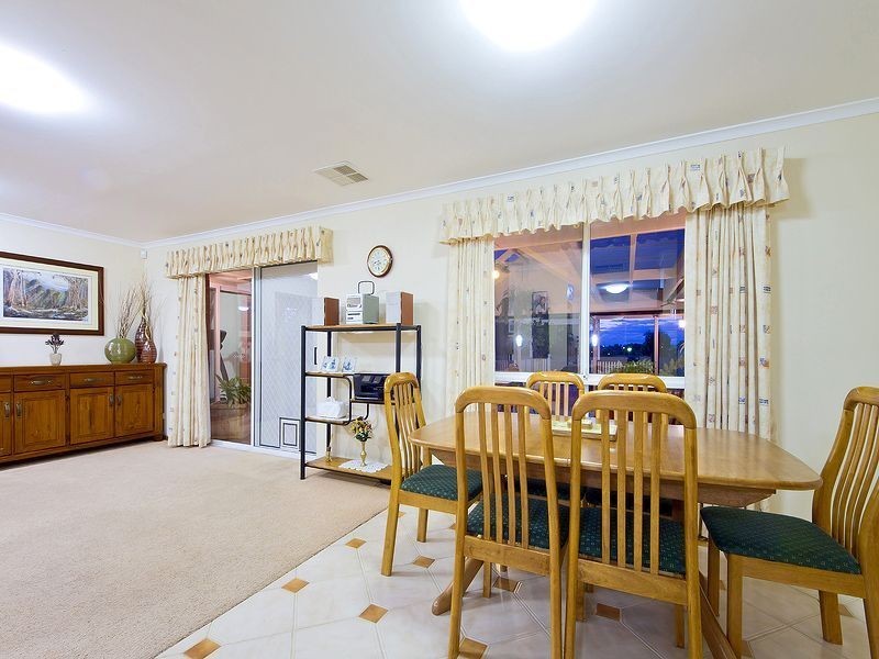 8 Siegersdorf Crescent, Old Reynella SA 5161