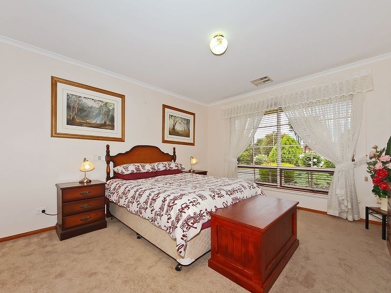 8 Siegersdorf Crescent, Old Reynella SA 5161