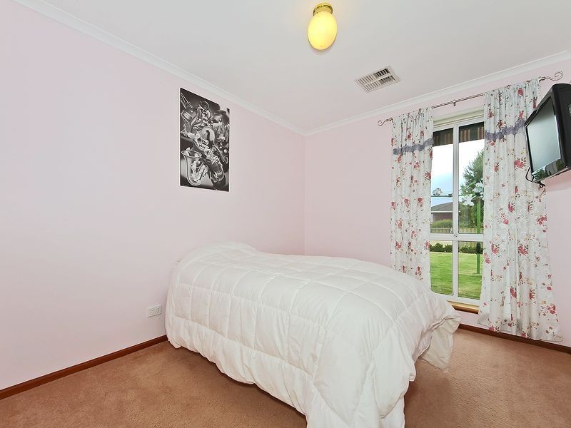 8 Siegersdorf Crescent, Old Reynella SA 5161