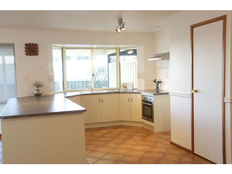 30 Hendrix Crescent, Woodcroft SA 5162