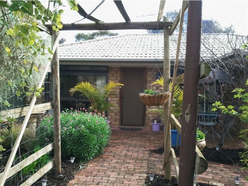 8 Commodore Court, Morphett Vale SA 5162