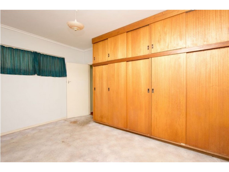 33 Warwick Grove, Morphett Vale SA 5162