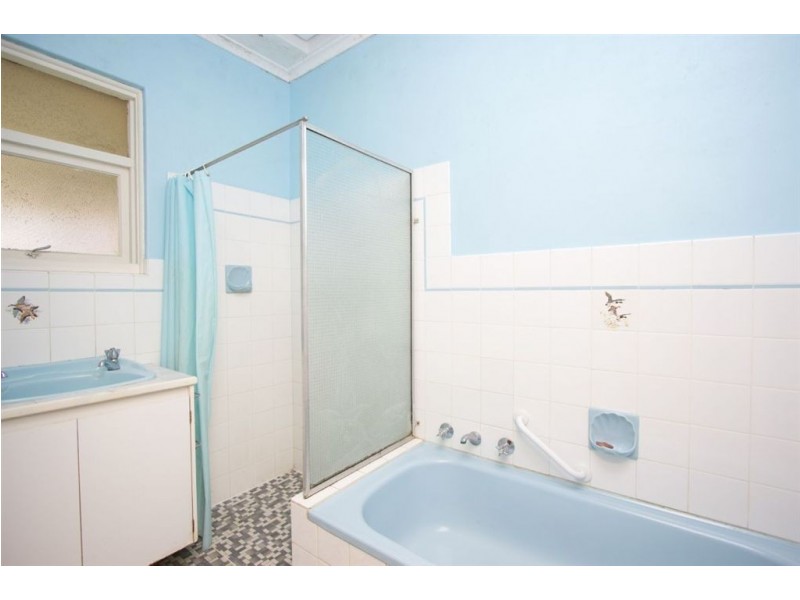 33 Warwick Grove, Morphett Vale SA 5162