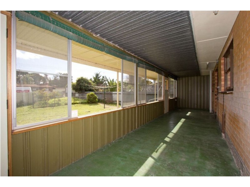 33 Warwick Grove, Morphett Vale SA 5162