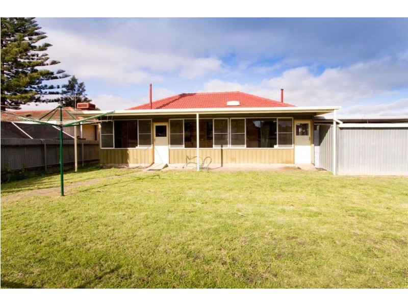 33 Warwick Grove, Morphett Vale SA 5162
