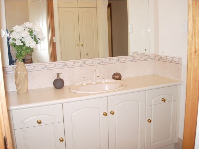 1 Zollo Drive, Woodcroft SA 5162