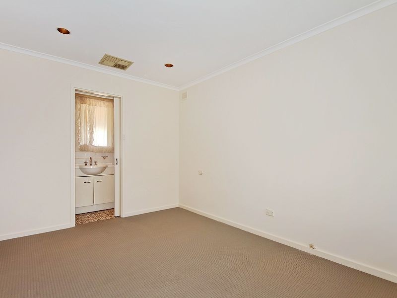 6 Cecilia Court, Christie Downs SA 5164