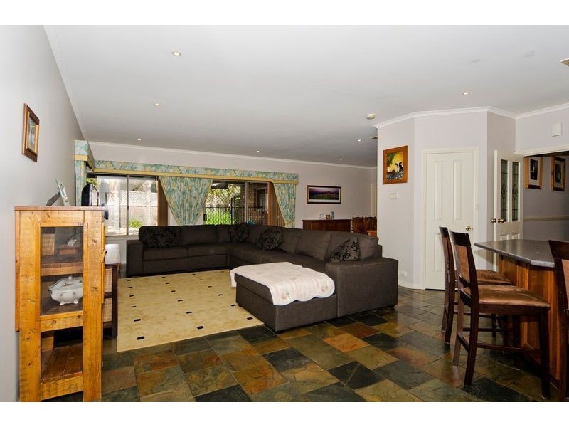 2 Heathcote Place, Onkaparinga Hills SA 5163