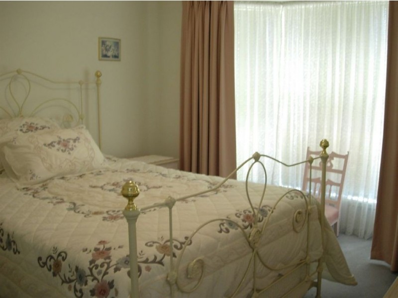 2 Padthaway Court, Woodcroft SA 5162