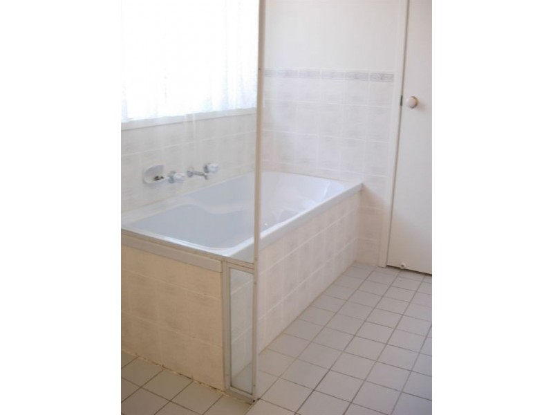 2 Padthaway Court, Woodcroft SA 5162