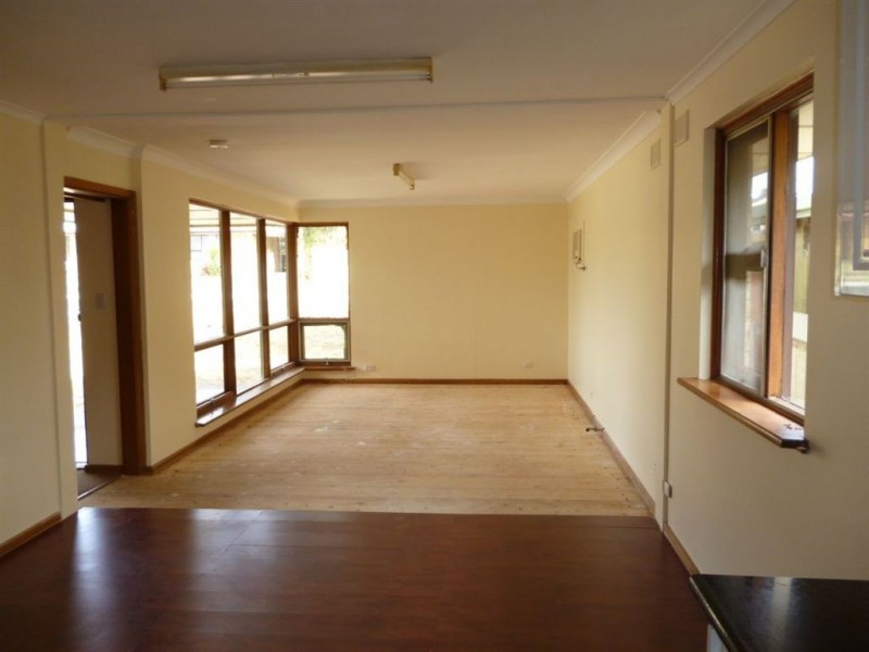 13 Inverness Avenue, Morphett Vale SA 5162