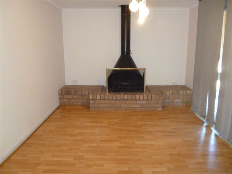 33 Flinders Crescent, Hackham SA 5163