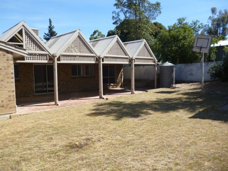 33 Flinders Crescent, Hackham SA 5163